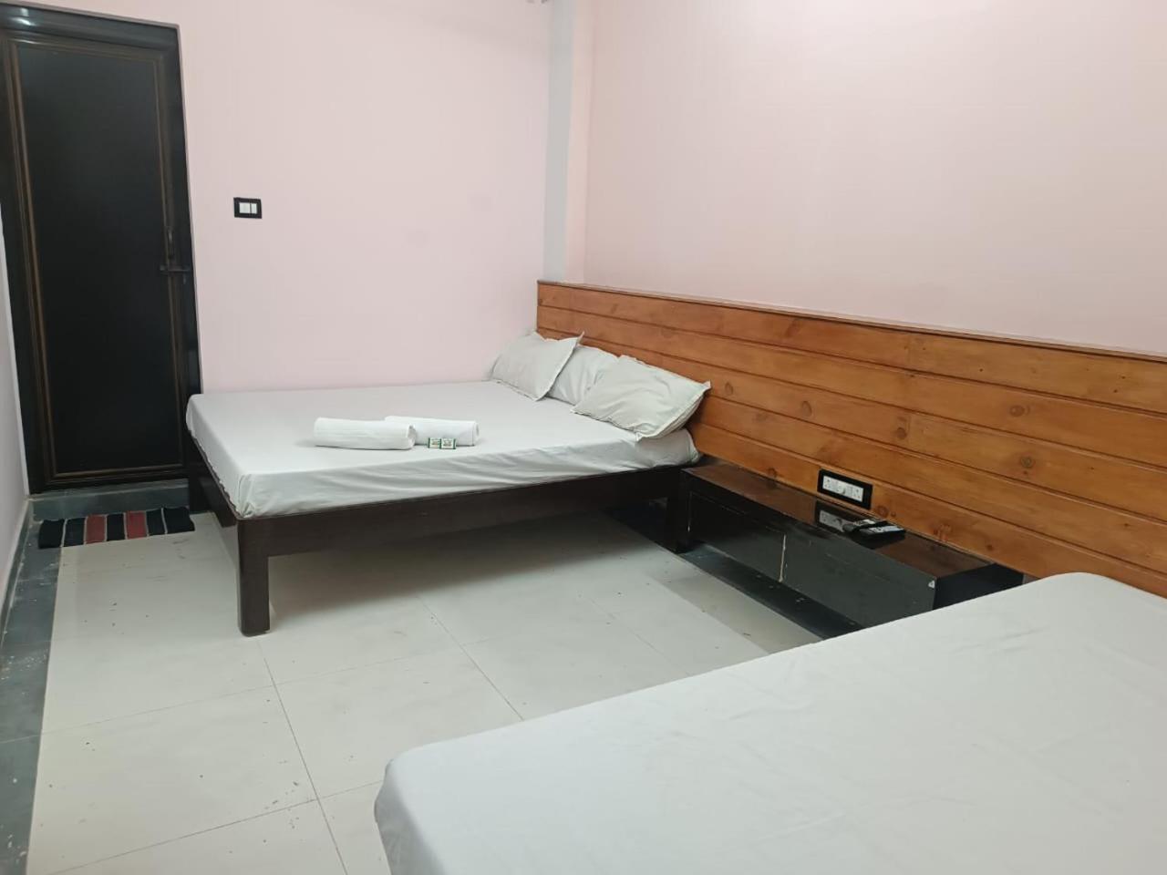Villa Sgs Residency à Tirupati Extérieur photo